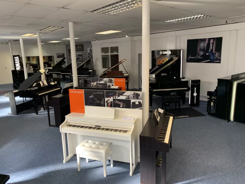 Hậu Trường" Sáng Tạo: Khi Thương Hiệu Piano "Hô Biến" Gỗ Thường Thành Giai Điệu Vĩ Đại