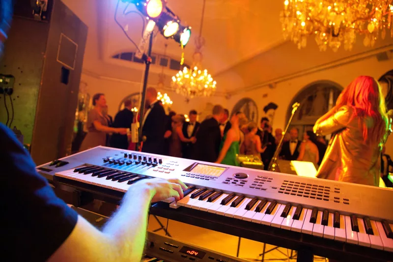 Piano sân khấu chuyên nghiệp: Biến hóa không gian, thăng hoa tại gia!