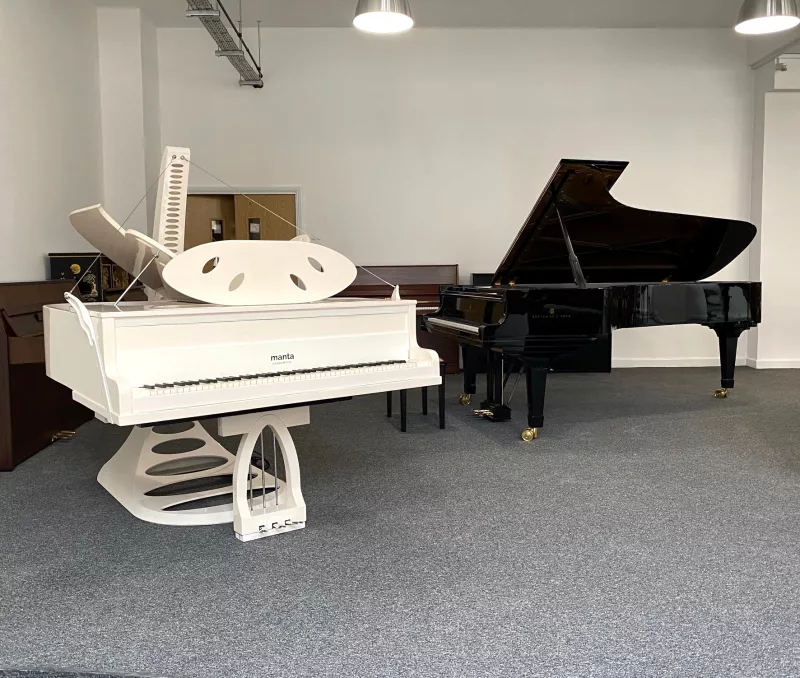 **Piano & Sức Khoẻ Mắt: Tối Ưu Ánh Sáng, Tư Thế & Bảo Vệ Thị Lực Khi Luyện Tập**