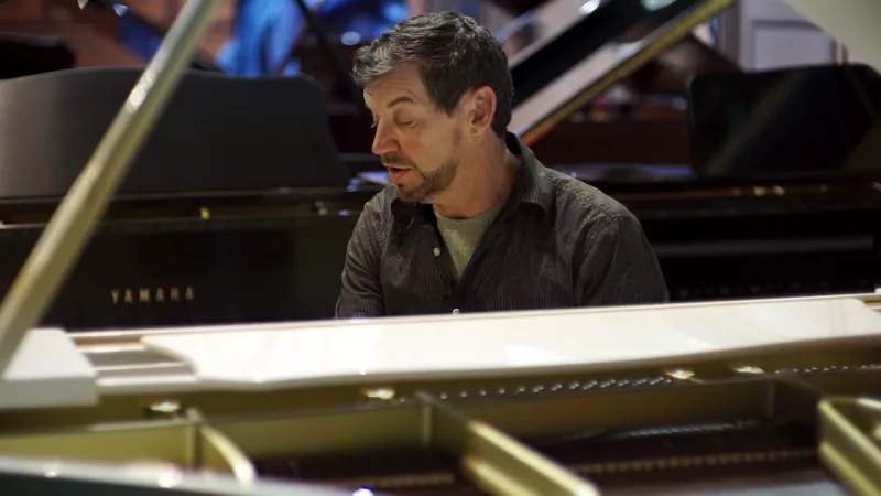 Tái Sinh Nút Phím Ivory Cũ: Nuôi Dưỡng Vẻ Đẹp Cổ Điển & Cảm Giác Chạm Độc Đáo ch